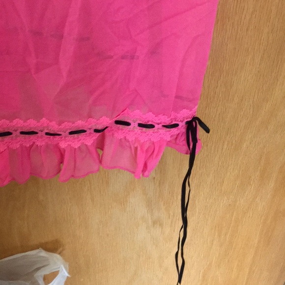 Hot pink slip - Picture 3 of 4